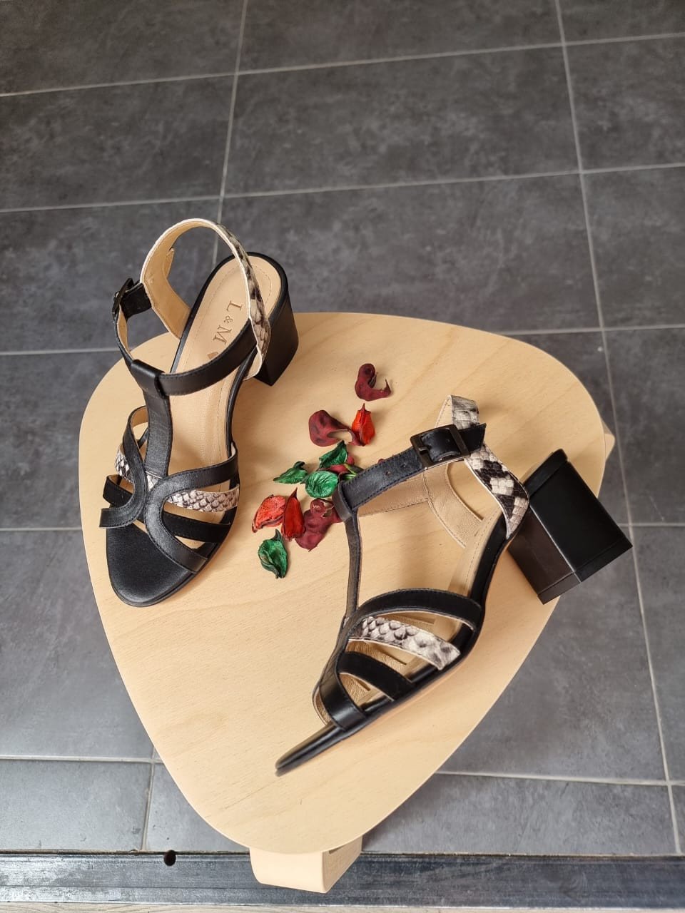 SANDALES À BRIDES ET BOUTS OUVERTS