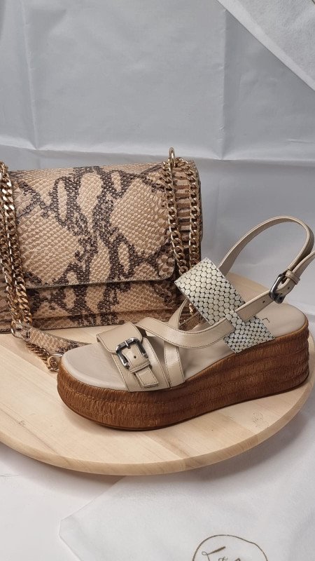 SANDALES COMPENSÉES À BRIDES ET BOUCLES