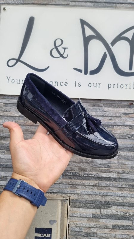 MOCASSINS À BOUTS RONDS ET POMPONS